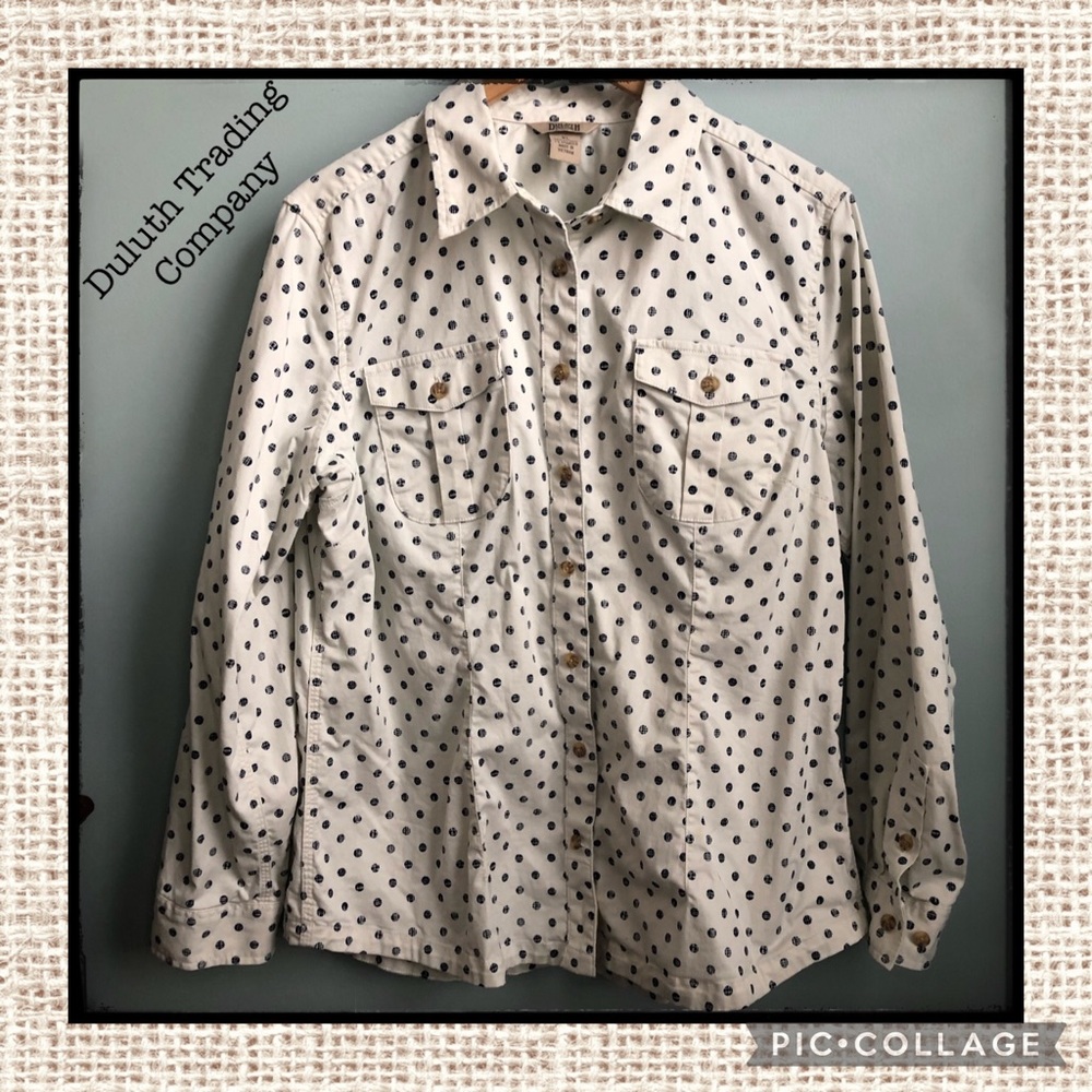 Duluth Trading Co Button Down Top 💙